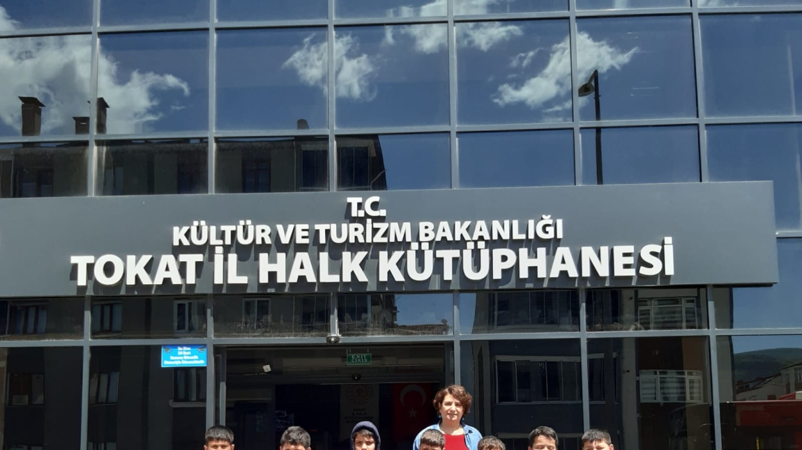 TOKAT İL HALK KÜTÜPHANESİNE GEZİ DÜZENLENDİ